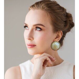 Vintage 1970s Carolee Pearl Earrings with Gold Trim – Classic Round Earrings